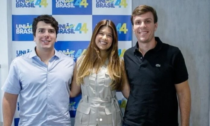 Deputado estadual Antônio Coelho e pré-candidato ao Senado Miguel Coelho recebem apoio da prefeita de Camutanga