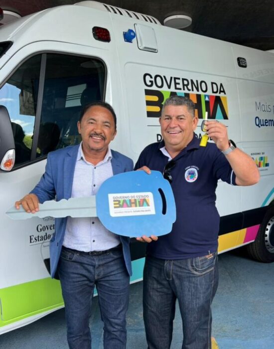 Deputado Roberto Carlos garante ambulância do SAMU semi UTI para Cabrália, em Piatã
