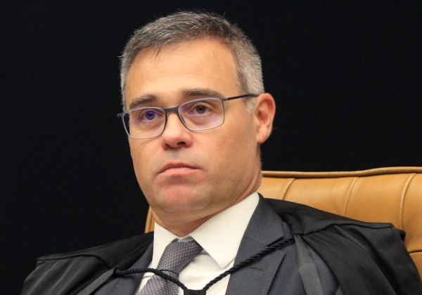 Indicado por Bolsonaro, Mendonça diz que país perde com veto a Messias no STF