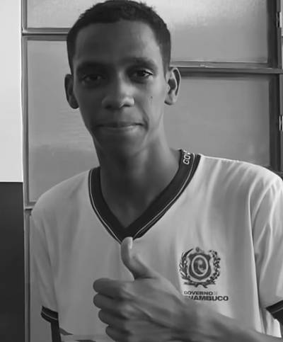 Estudante é assassinado a facadas na saída da aula no Antônio Cassimiro