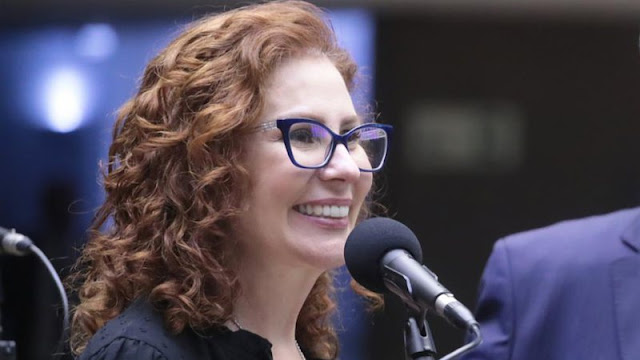 Líder do PL alfineta Lula e Moraes após Carla Zambelli deixar presídio na Itália: “Derrota internacional”