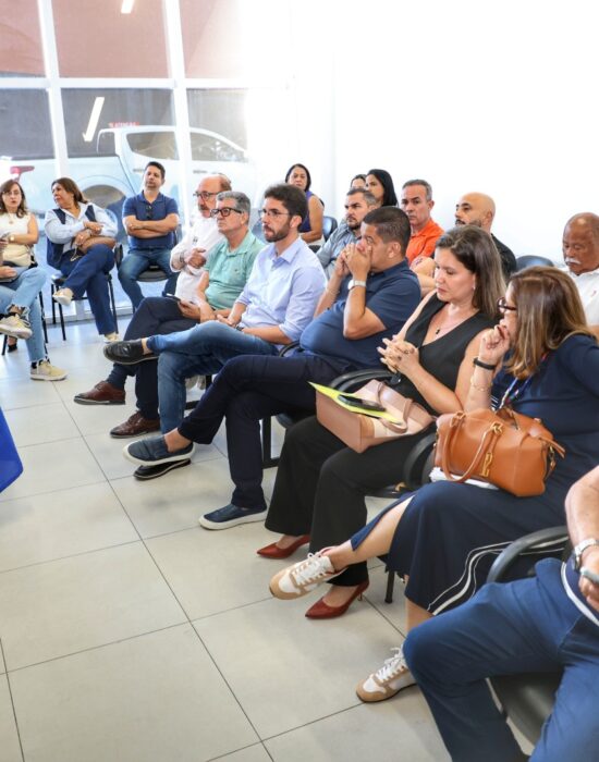 Secretária da Saúde se reúne com prefeitos e apresenta novo modelo assistencial do Hospital Dom Antônio Monteiro, em Senhor do Bonfim