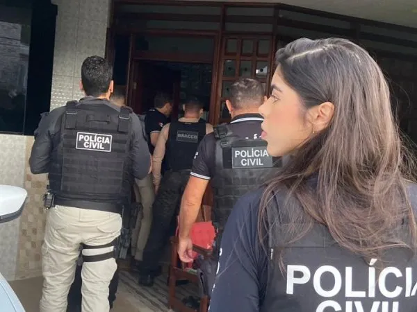 Homem ataca policiais com facão durante cumprimento de mandado em Juazeiro