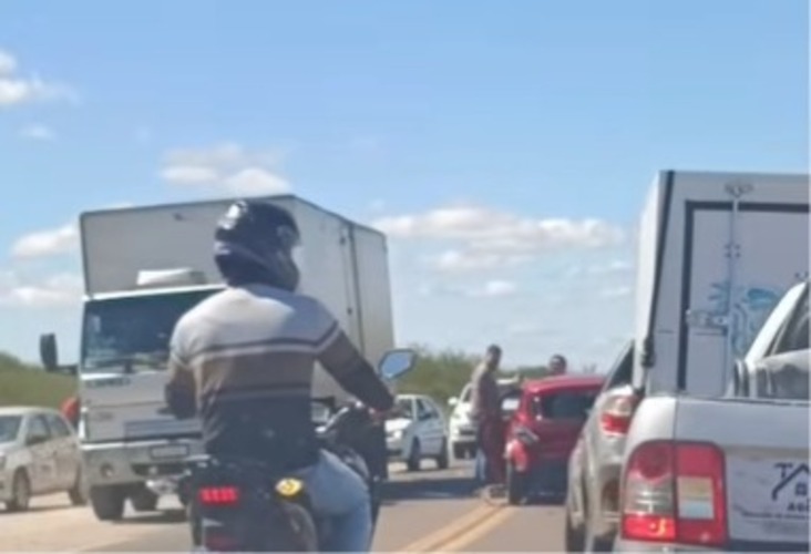 Acidente é registrado na BR-235, em frente ao posto do N-5