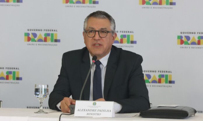 Anvisa avalia medidas jurídicas contra vídeos sobre beber detergente