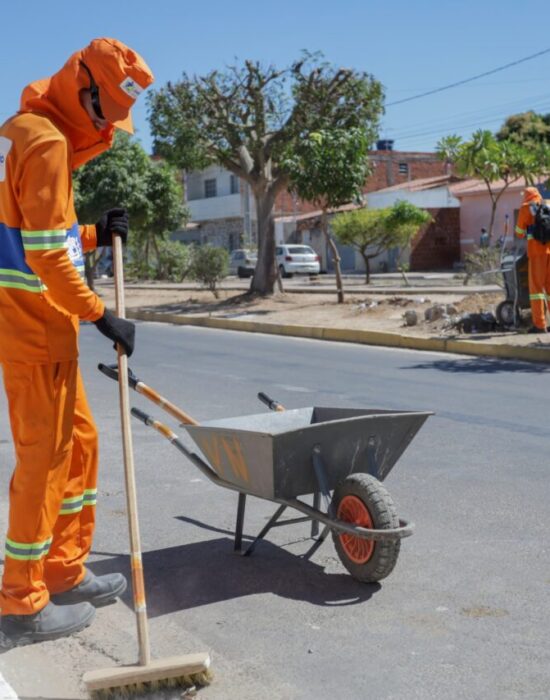 Limpeza: Juazeiro Limpa nos Bairros avança com ações em diferentes regiões da cidade