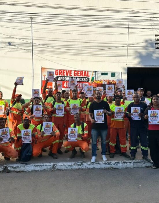 Trabalhadores da coleta de lixo entram em greve por tempo indeterminado em Juazeiro; categoria cobra aprovação do PL dos Garis e Margaridas