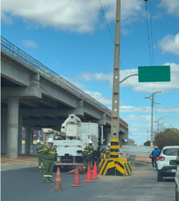 Juazeiro: Neoenergia Coelba inicia remoção de poste na rotatória do Viaduto OAE 01