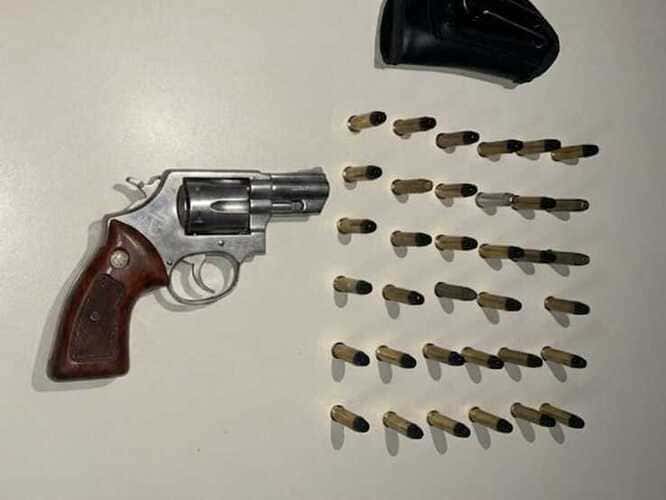 Arma e munições são encontradas pela PMBA na Orla de Curaçá