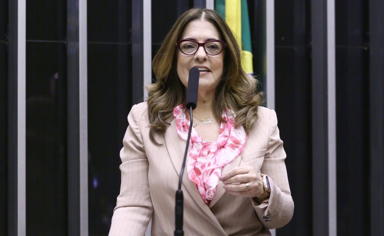 Rogéria Santos cobra fiscalização após Bahia liderar recursos do Fundeb não aplicados na educação infantil