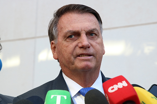 Apreensão de arma de Bolsonaro reduz chance de Moraes prorrogar prisão domiciliar