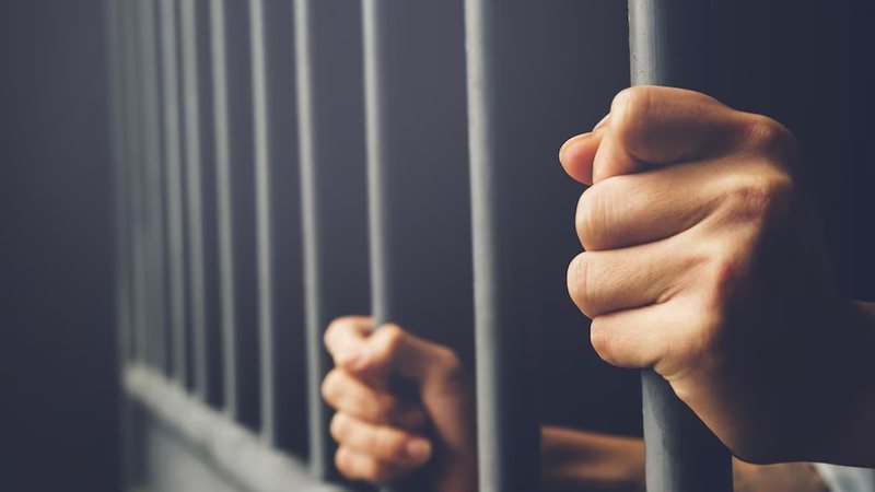 Homem é preso suspeito de estuprar criança após oferecer R$ 5 em troca de cinco abraços