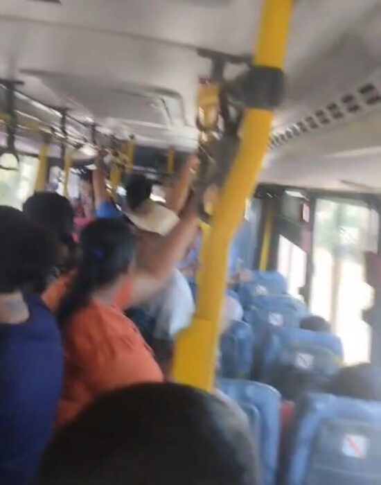 Usuários do transporte público denunciam substituição de ônibus por micro-ônibus e relatam superlotação na linha dos residenciais Juazeiro I, II e III