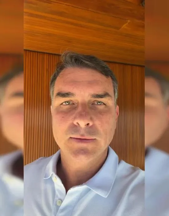 Flávio Bolsonaro pede desculpas a Michelle e faz apelo por união na disputa presidencial