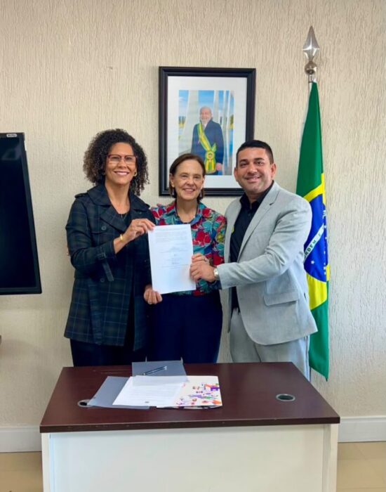 Prefeitura de Juazeiro firma acordo com Governo Federal para implantar projeto de cuidado domiciliar a idosos
