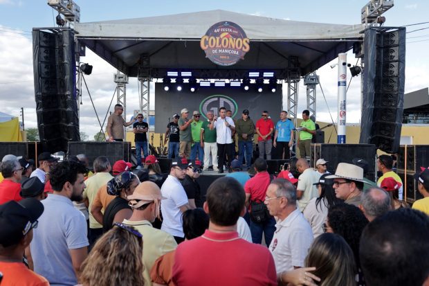 Maniçoba celebra força do campo e Andrei anuncia pacote de obras que impulsiona desenvolvimento do maior polo irrigado de Juazeiro