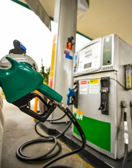 Gasolina com 32% de etanol chega aos postos neste sábado; veja o que muda