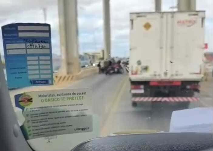 Acidente de moto na Ponte Presidente Dutra causa grande congestionamento
