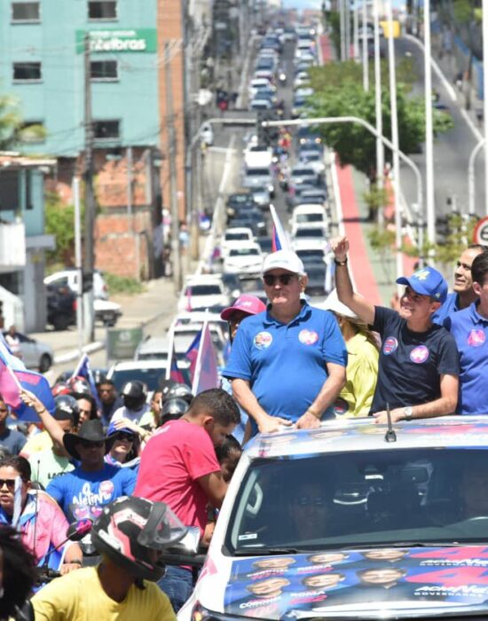 Mega carreata de ACM Neto reúne milhares de apoiadores e toma as ruas do Subúrbio de Salvador