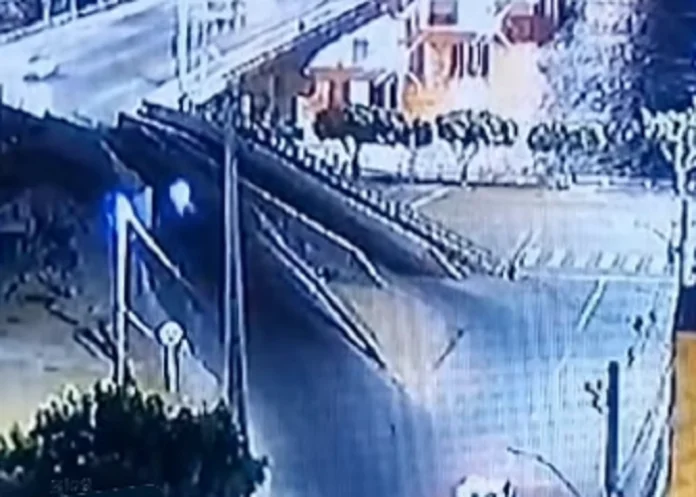 Motoqueiro bate em mureta ao tentar subir rampa da Ponte Presidente Dutra, em Juazeiro (BA)