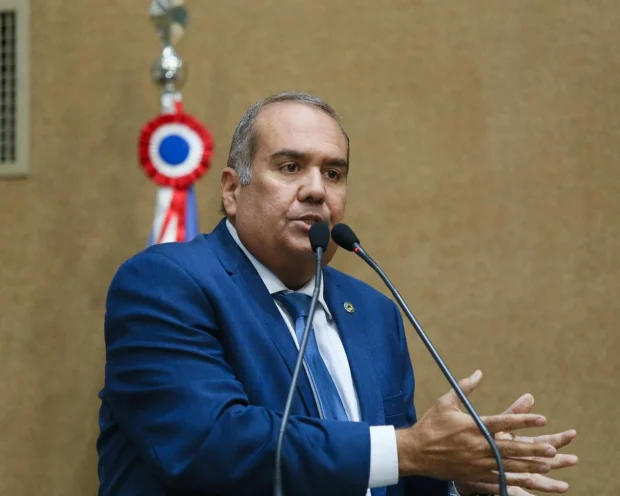 ‘Não zerou a fila da regulação e ainda deu calote nos médicos’, diz deputado sobre desligamento coletivo no Hospital Roberto Santos