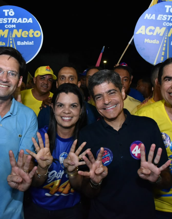 A 30 dias da eleição, ACM Neto leva multidão às ruas de Governador Mangabeira e imagens impressionam