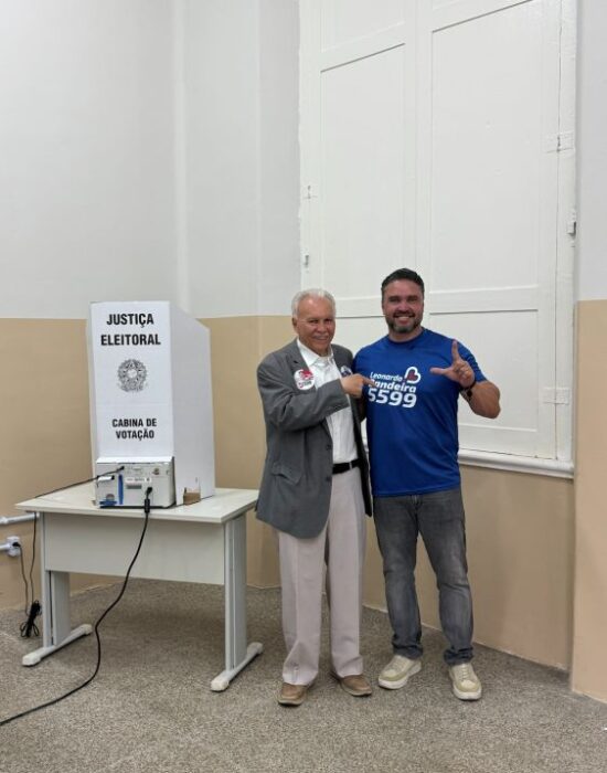 Leonardo Bandeira e Joseph Bandeira comparecem às urnas neste domingo