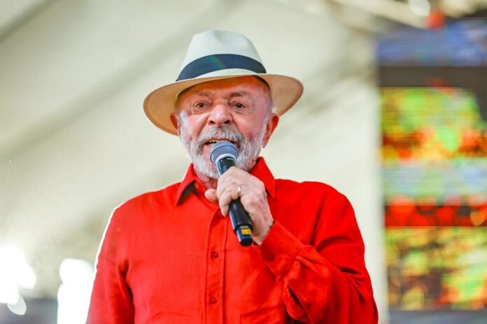Lula vence Flávio Bolsonaro na China com 56,63% dos votos